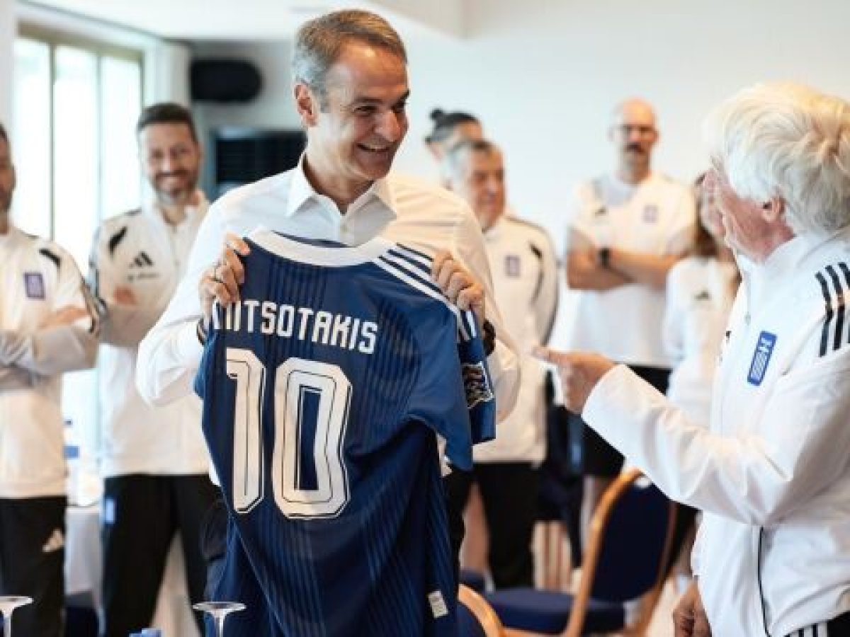 &Mu;&eta;&tau;&sigma;&omicron;&tau;ά&kappa;&eta;&sigmaf;: &Epsilon;&pi;&iota;&sigma;&kappa;έ&phi;&tau;&eta;&kappa;&epsilon; &tau;&eta;&nu; &Epsilon;&theta;&nu;&iota;&kappa;ή &Epsilon;&lambda;&lambda;ά&delta;&omicron;&sigmaf; &kappa;&alpha;&iota; &omicron; &Gamma;&iota;&omicron;&beta;ά&nu;&omicron;&beta;&iota;&tau;&sigmaf; &tau;&omicron;&upsilon; &chi;ά&rho;&iota;&sigma;&epsilon; &tau;&eta; &phi;&alpha;&nu;έ&lambda;&alpha; &mu;&epsilon; &tau;&omicron; 10 &ndash; &ldquo;&Epsilon;&kappa;&pi;&lambda;ή&xi;&alpha;&tau;&epsilon; &pi;&omicron;&lambda;&lambda;&omicron;ύ&sigmaf;, &alpha;&lambda;&lambda;ά ό&chi;&iota; &tau;&omicron;&upsilon;&sigmaf; &epsilon;&alpha;&upsilon;&tau;&omicron;ύ&sigmaf; &sigma;&alpha;&sigmaf;&rdquo; (&Epsilon;&iota;&kappa;ό&nu;&epsilon;&sigmaf; & &Beta;ί&nu;&tau;&epsilon;&omicron;)