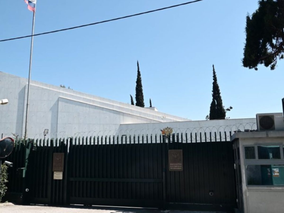 &Rho;&omega;&sigma;ί&alpha;: &Nu;έ&omicron;&sigmaf; &pi;&rho;έ&sigma;&beta;&eta;&sigmaf; &sigma;&tau;&eta;&nu; &Epsilon;&lambda;&lambda;ά&delta;&alpha; &omicron; &Gamma;&iota;&omicron;ύ&rho;&iota; &Gamma;&kappa;ό&rho;&lambda;&alpha;&tau;&sigmaf;, &alpha;&lambda;&lambda;&alpha;&gamma;ή &mu;&epsilon;&tau;ά &alpha;&pi;ό 12 &chi;&rho;ό&nu;&iota;&alpha;