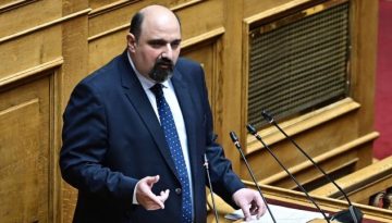 &Tau;έ&mu;&pi;&eta;: &Eta; &Omicron;&lambda;&omicron;&mu;έ&lambda;&epsilon;&iota;&alpha; &tau;&eta;&sigmaf; &Beta;&omicron;&upsilon;&lambda;ή&sigmaf; &ldquo;&kappa;&lambda;&eta;&rho;ώ&nu;&epsilon;&iota;&rdquo; &tau;&alpha; &mu;έ&lambda;&eta; &tau;&omicron;&upsilon; &Epsilon;&iota;&delta;&iota;&kappa;&omicron;ύ &Delta;&iota;&kappa;&alpha;&sigma;&tau;&eta;&rho;ί&omicron;&upsilon; &gamma;&iota;&alpha; &tau;&omicron;&nu; &Chi;&rho;ή&sigma;&tau;&omicron; &Tau;&rho;&iota;&alpha;&nu;&tau;ό&pi;&omicron;&upsilon;&lambda;&omicron;
