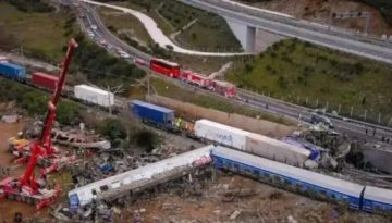 &Tau;έ&mu;&pi;&eta;: &Omicron; &alpha;&rho;&epsilon;&omicron;&pi;&alpha;&gamma;ί&tau;&eta;&sigmaf; &Gamma;&epsilon;ώ&rho;&gamma;&iota;&omicron;&sigmaf; &Pi;&alpha;&pi;&alpha;&gamma;&epsilon;&omega;&rho;&gamma;ί&omicron;&upsilon; &pi;&rho;ό&epsilon;&delta;&rho;&omicron;&sigmaf; &tau;&omicron;&upsilon; &Epsilon;&iota;&delta;&iota;&kappa;&omicron;ύ &Delta;&iota;&kappa;&alpha;&sigma;&tau;&eta;&rho;ί&omicron;&upsilon; &ndash; &Tau;&omicron;&nu; &Delta;&epsilon;&kappa;έ&mu;&beta;&rho;&iota;&omicron; &eta; &delta;ί&kappa;&eta; &Tau;&rho;&iota;&alpha;&nu;&tau;ό&pi;&omicron;&upsilon;&lambda;&omicron;&upsilon; &kappa;&alpha;&iota; &Alpha;&gamma;&omicron;&rho;&alpha;&sigma;&tau;&omicron;ύ