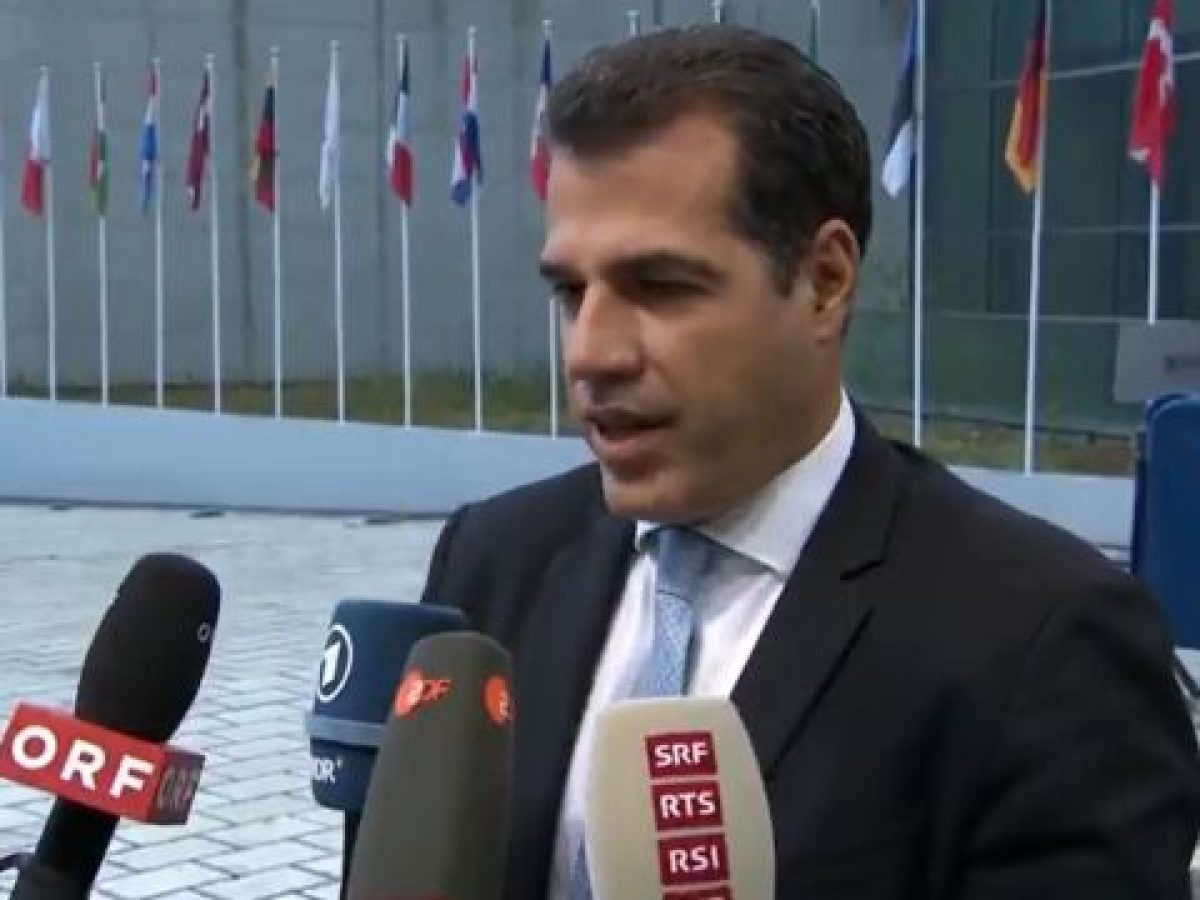 &Theta;ά&nu;&omicron;&sigmaf; &Pi;&lambda;&epsilon;ύ&rho;&eta;&sigmaf; &sigma;&tau;&alpha; &Pi;&alpha;&rho;&alpha;&pi;&omicron;&lambda;&iota;&tau;&iota;&kappa;ά 90,1: &Pi;&rho;&omicron;&chi;&omega;&rho;ά &tau;&omicron; &sigma;&chi;έ&delta;&iota;&omicron; &tau;&eta;&sigmaf; &Epsilon;&lambda;&lambda;ά&delta;&alpha;&sigmaf; &gamma;&iota;&alpha; &sigma;&chi;έ&delta;&iota;&alpha; &phi;&iota;&lambda;&omicron;&xi;&epsilon;&nu;ί&alpha;&sigmaf; &mu;&epsilon;&tau;&alpha;&nu;&alpha;&sigma;&tau;ώ&nu; &sigma;&tau;&eta;&nu; &Alpha;&phi;&rho;&iota;&kappa;ή