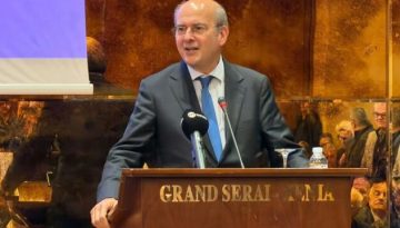 &Chi;&alpha;&tau;&zeta;&eta;&delta;ά&kappa;&eta;&sigmaf; &alpha;&pi;ό &Iota;&omega;ά&nu;&nu;&iota;&nu;&alpha; : &ldquo;&Sigma;&tau;&iota;&sigmaf; &epsilon;&pi;ό&mu;&epsilon;&nu;&epsilon;&sigmaf; &epsilon;&kappa;&lambda;&omicron;&gamma;έ&sigmaf; &theta;&alpha; &nu;&iota;&kappa;ή&sigma;&omicron;&upsilon;&mu;&epsilon; &gamma;&iota;&alpha; &alpha;&upsilon;&tau;&omicron;ύ&sigmaf; &tau;&omicron;&upsilon;&sigmaf; &pi;έ&nu;&tau;&epsilon; &lambda;ό&gamma;&omicron;&upsilon;&sigmaf;&rdquo; &ndash; &ldquo;&Eta; &Epsilon;&lambda;&lambda;ά&delta;&alpha; &delta;&epsilon;&nu; &gamma;&upsilon;&rho;ί&zeta;&epsilon;&iota; &pi;ί&sigma;&omega;&rdquo; (&Epsilon;&iota;&kappa;ό&nu;&epsilon;&sigmaf;)